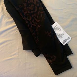 Lululemon Black Mapped Out Camo size 10 28”